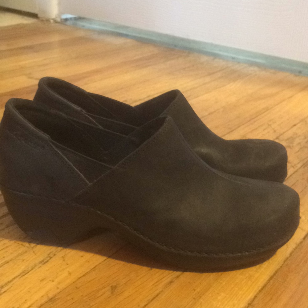 Patagonia black women's clogs size 9